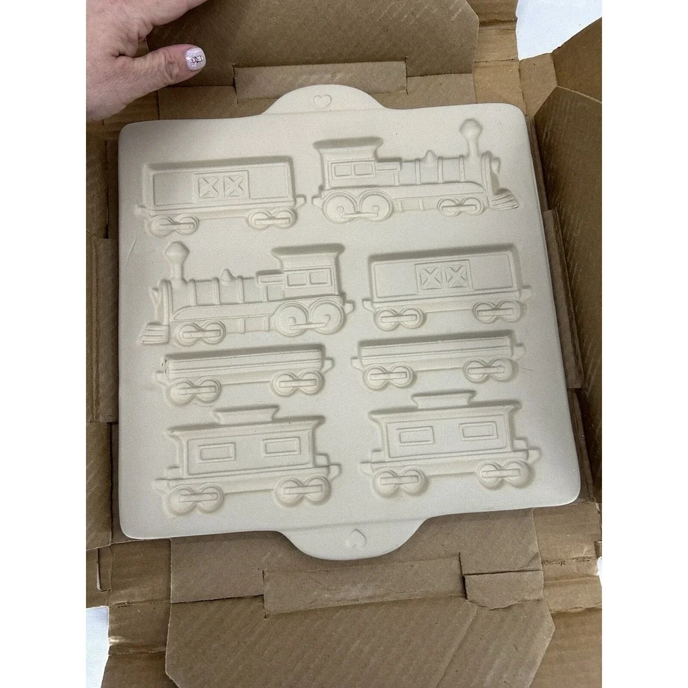 PAMPERED CHEF GINGERBREAD HOME TOWN TRAIN MOLD STONEWARE NIB